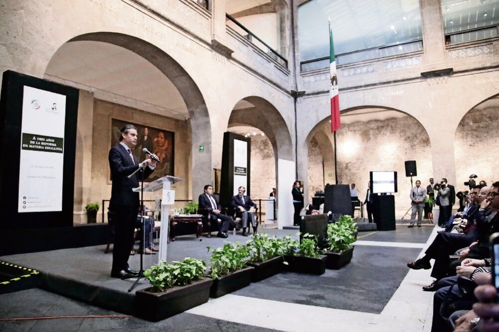 El secretario de Educación Pública, Aurelio Nuño, encabezó ayer el foro A tres años de la Reforma Educativa, organizado por el Senado de la República, donde dijo que la ley aprobada en 2013 es “adecuada y correcta” (ALEJANDRA LEYVA. EL UNIVERSAL)