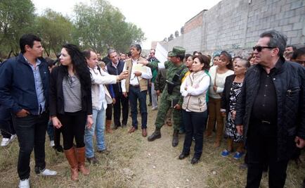 Gobernador regaña a funcionario por no poner calentador