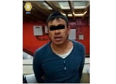 Le piden que use cubrebocas en el Metro... pero agrede a policías