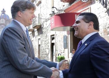 Embajador de EU en México visita Michoacán por Día de Muertos