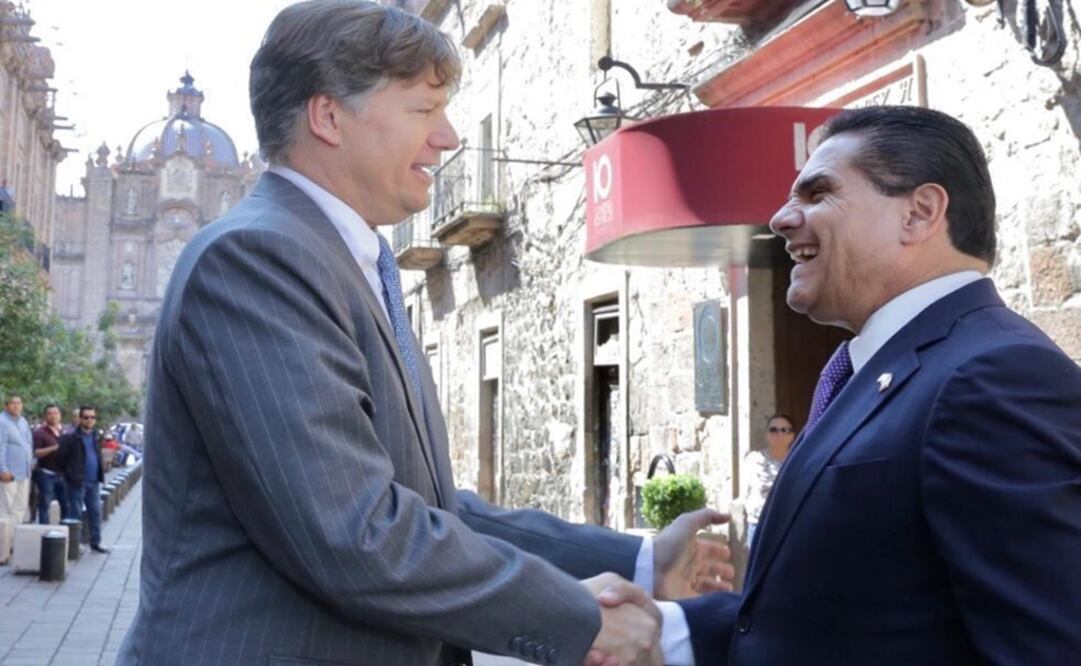 Christopher Landau, embajador de Estados Unidos en México y el gobernador de Michoacán, Silvano Aureoles. Foto: Especial