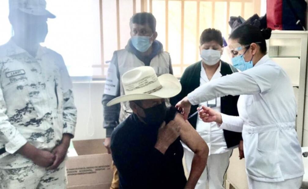 Inicia en los estados vacunación de adultos mayores contra Covid-19