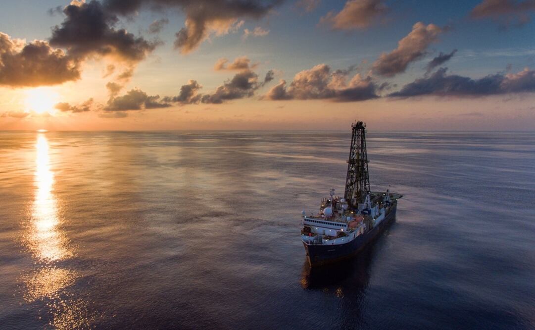 El buque Joides Resolution excava hasta 8 mil 235 metros por debajo del mar. Foto: CORTESÍA IODP