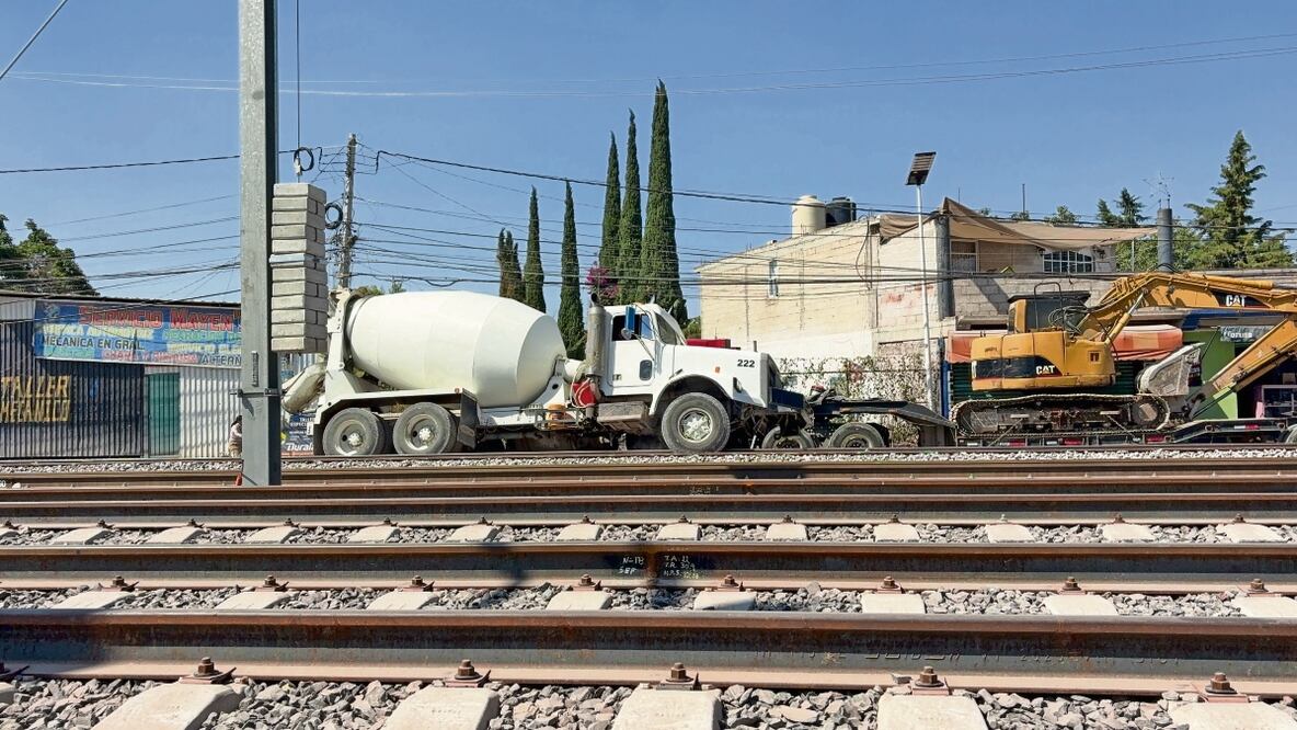 Naves industriales quitan espacio a vehículos, dicen vecinos. Foto: de ARTURO CONTRERAS. EL UNIVERSAL