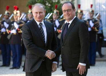 Hollande pide a Putin razonar en torno a Al-Assad