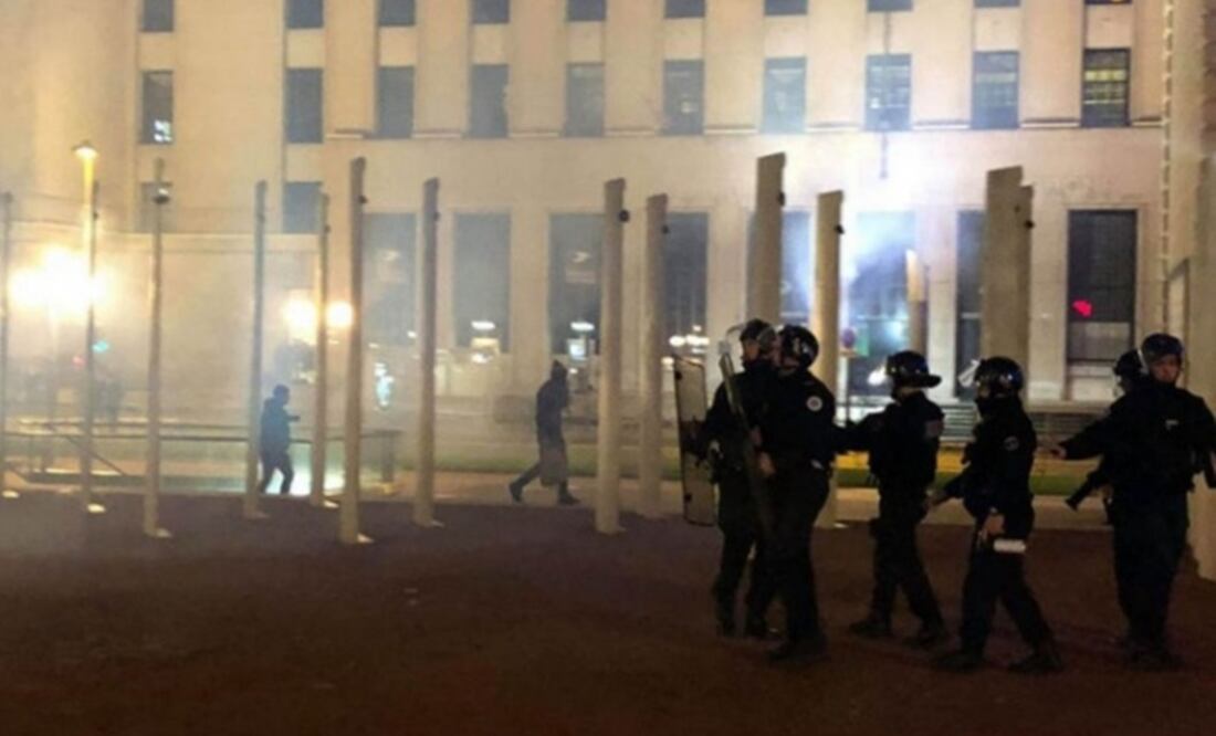 "La fiesta no es destruir. Los policías no son el blanco”, declaró el ministro del Interior, Christophe Castaner. Foto: El Gráfico