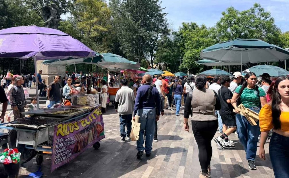 La Secretaría de Gobierno de la Ciudad de México confirmó a este diario que se permitió laborar a los comerciantes en vía pública este miércoles. 16/09/2026. | Foto: Arturo Ordaz Díaz.