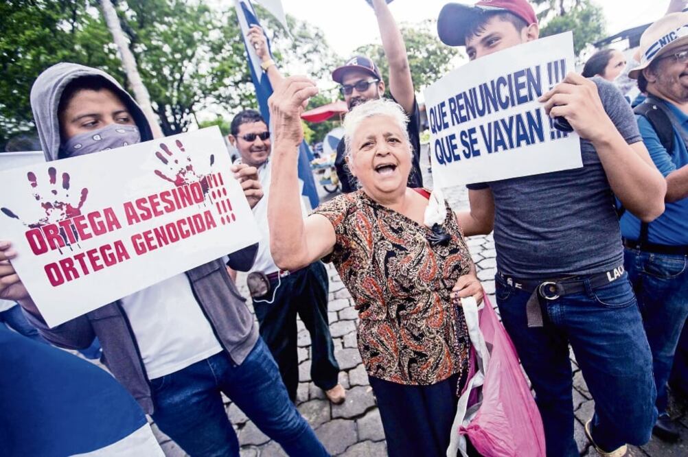 Manifestantes participan en un plantón en Managua en contra del gobierno de Daniel Ortega. La mesa de diálogo para resolver la crisis fue suspendida ayer ante la falta de consenso (JORGE TORRES. EFE)