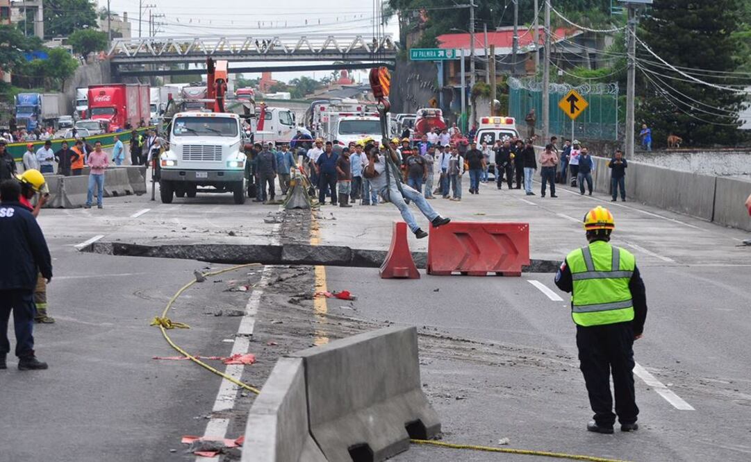 Morelos pide remoción de delegado federal de SCT por socavón en Paso Exprés