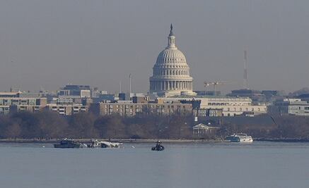 Recuperan caja negra de helicóptero del ejército  involucrado en accidente aéreo de Washington; hay 67 muertos