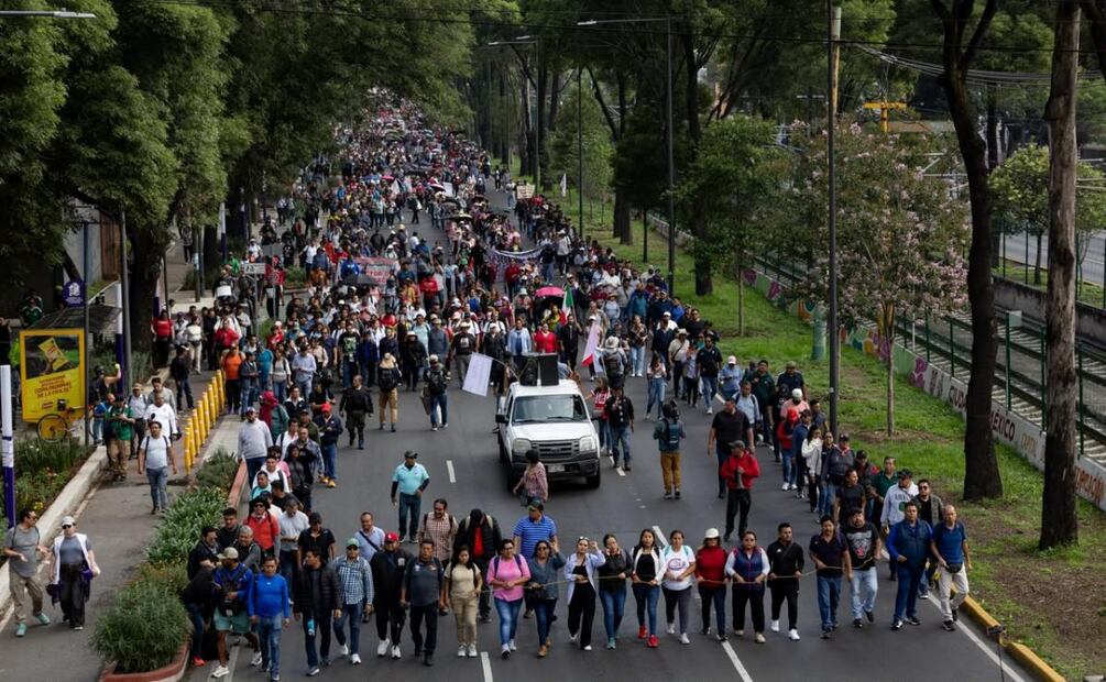 Maestros de la CNTE avanzan por Tlalpan en su intento de llegar al Estadio Ciudad de México previo a la inauguración del Mundial 2026 (11/06/2026). Foto: Hugo Salvador / EL UNIVERSAL