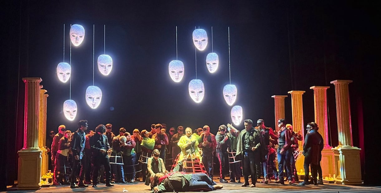 Escena final de la ópera Un baile de máscaras, presentada en Mazatlán. Crédito: Cortesía de Lázaro Azar