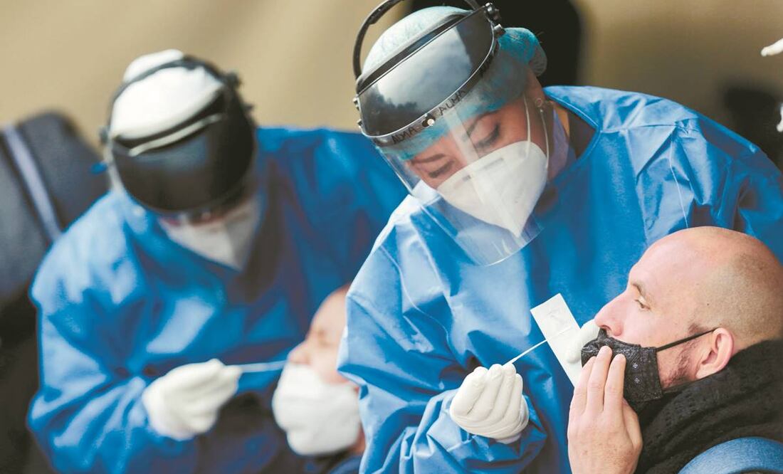 Los nuevos máximos de contagios diarios de la variante Delta que hubo en agosto mermaron la confianza de empresas y hogares. Foto: Archivo/EL UNIVERSAL.