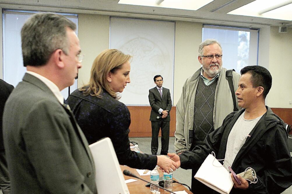 La secretaria de Relaciones Exteriores, Claudia Ruiz Massieu, se reunió ayer en la sede de la Cancillería con los familiares de los 43 estudiantes de Ayotzinapa (ESPECIAL)