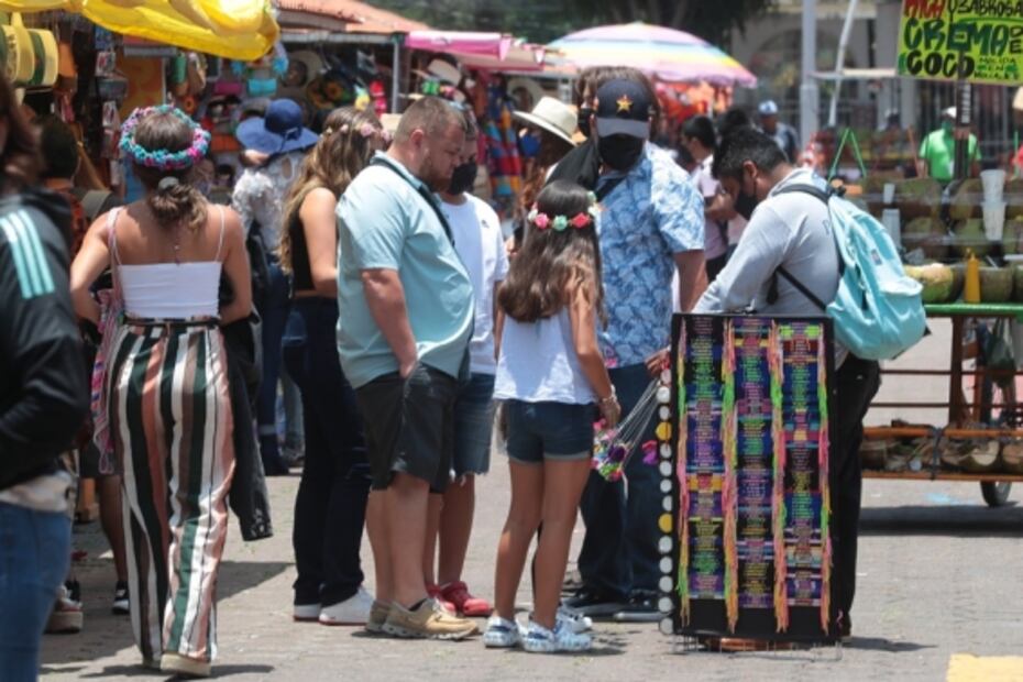 Unos se angustian y otros se divierten en Xochimilco