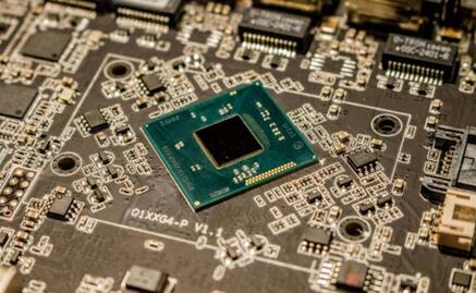 Meta valora comprar chips de IA desarrollados por Google, reportan medios