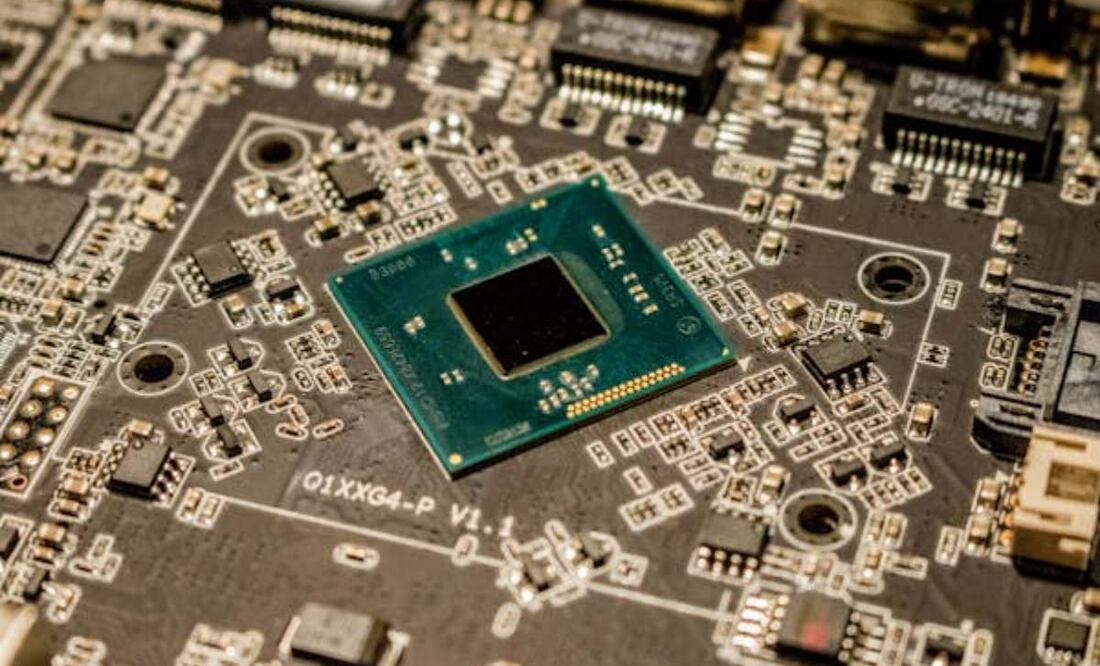 La Taiwan Semiconductor Manufacturing Company (TSMC), el mayor fabricante de chips del mundo, anunció a principios de esta semana que invertiría 100 mil millones de dólares en tres nuevas plantas de fabricación de chips, junto con dos instalaciones de empaquetado en Arizona. Foto: Pexels