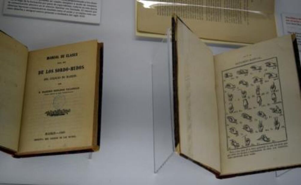 Exposición repasa historia de lengua de signos en España