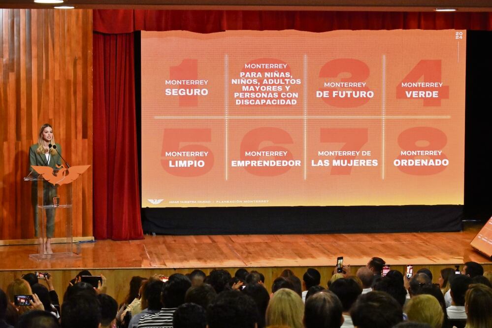 La abanderada emecista Mariana Rodríguez destacó que se busca cimentar las bases para que Monterrey sea más accesible. Foto: de Emilio Vasquez. El Universal