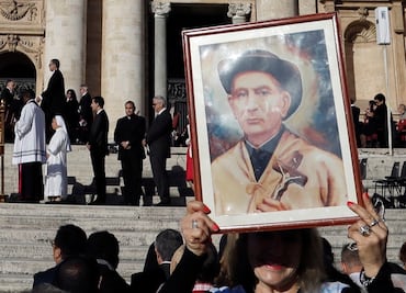 Canonizan al "cura Gaucho", el primer santo argentino