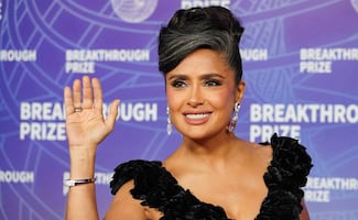 Las canas de Salma Hayek generan más aplausos que críticas: "¡Hermosa, envejeciendo con amor!"