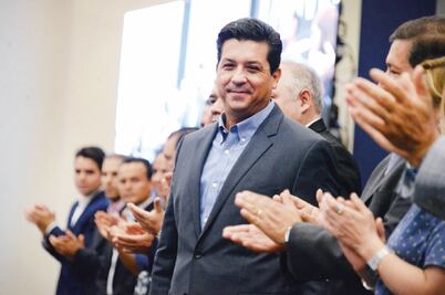 Cabeza de Vaca presenta a su gabinete