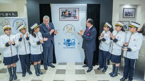 Develan billete de Lotería por 50 años del Licenciado Ealy Ortiz al frente de EL UNIVERSAL