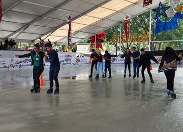Instalan 7 pistas de hielo en Iztapalapa