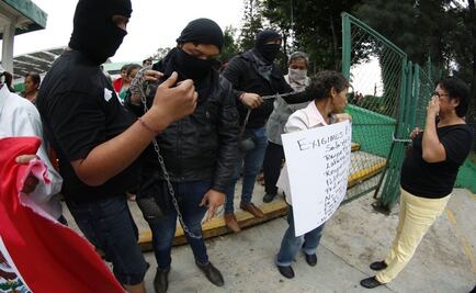 Encapuchados toman Secretaría de Educación de Veracruz