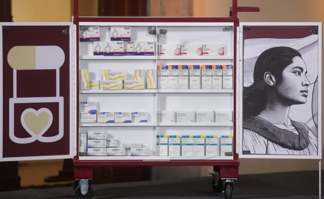 Aspecto de uno uno de los estantes del programa “Farmacias del Bienestar” que iniciará en el Estado de México, según lo informado por la presidenta Claudia Sheinbaum en la conferencia matutina de este martes 2 de diciembre de 2025. Foto: Carlos Mejía/ EL UNIVERSAL