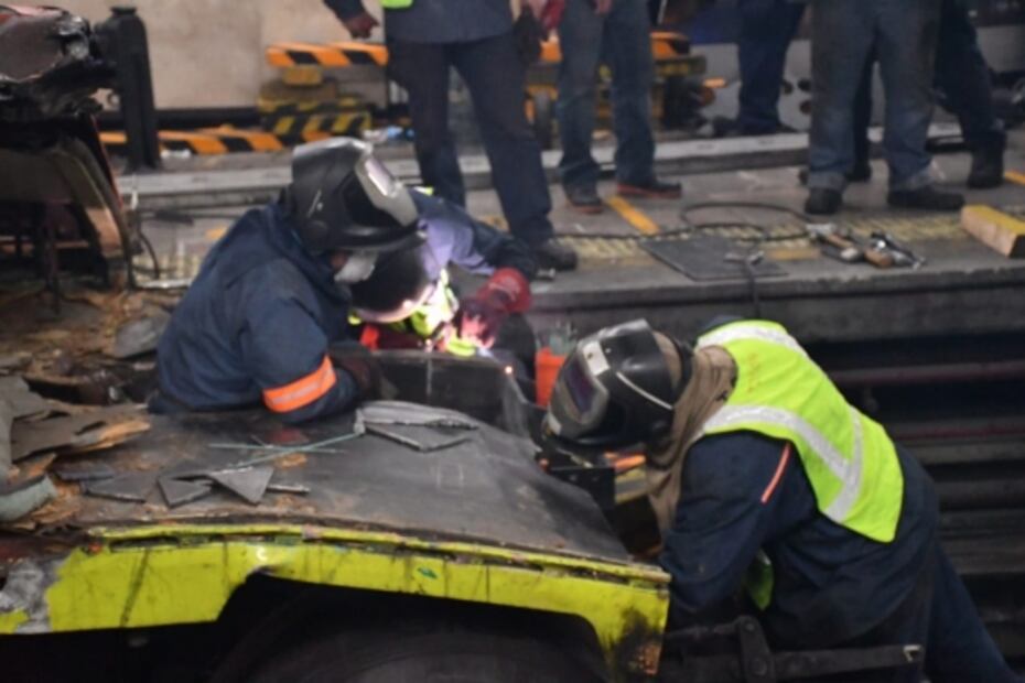 Así maniobran ingenieros para retirar trenes en Metro Tacubaya