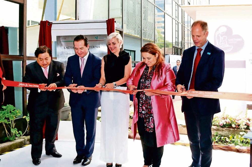 La Cofepris y la UNICEF firmaron un acuerdo para promover la lactancia e inauguraron una sala para las madres en la sede de la dependencia (COFEPRIS)