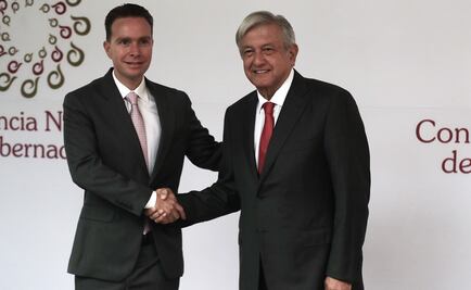 Reforma educativa va a caer, gritan maestros de la CNTE en foro con AMLO