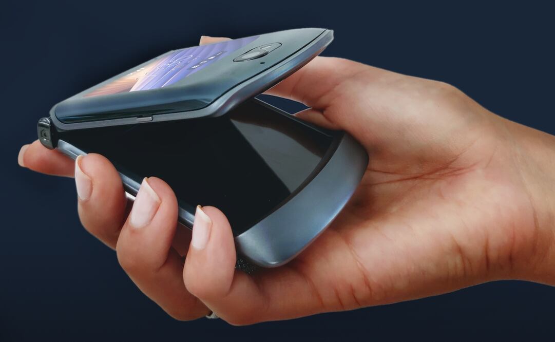 Su lector de huellas digitales está ubicado en la parte trasera.