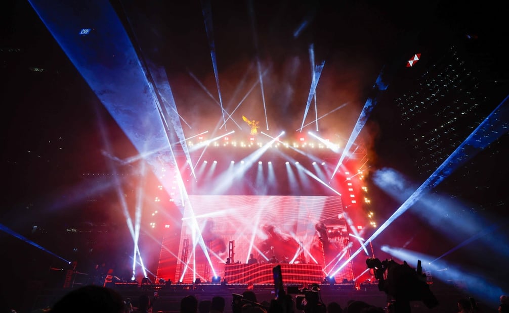 Celebración del Año Nuevo 2026.  3BallMty y Mariana Bo. FOTO: DIEGO SIMÓN SÁNCHEZ