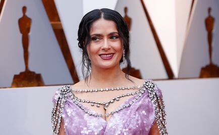 Salma Hayek mueve el trasero a ritmo de vallenato