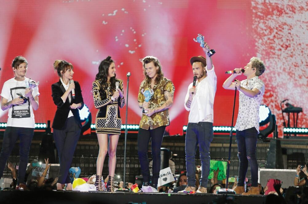 La banda británica recibió dos premios durante su actuación: Boy Band y Video Más Popular (LUIS CORTÉS. EL UNIVERSAL)