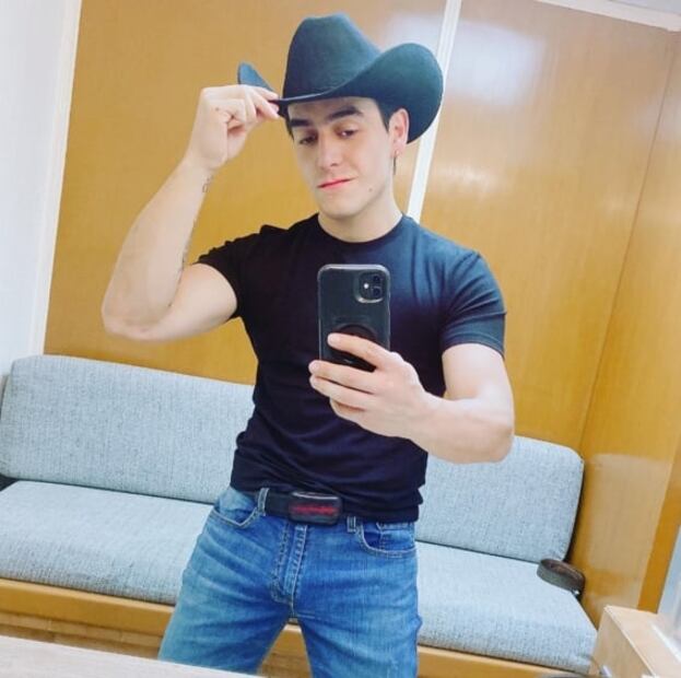 ¿Julián Figueroa extorsionado por una revista?, Le piden dinero para no publicar notas de su vida privada