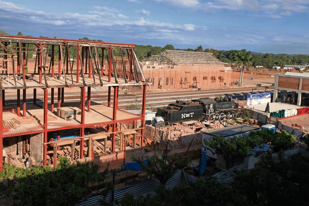 La mayoría de las seis estaciones donde hará paradas el Tren Transístmico, en la parte que le corresponde al sur de Oaxaca, aún siguen en construcción. Foto: Edwin Hernández / EL UNIVERSAL