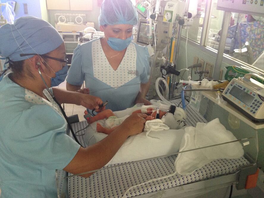 El bebé tiene que permanecer varios meses en la Unidad de Cuidados Intensivos Neonatales (Foto: Especial)