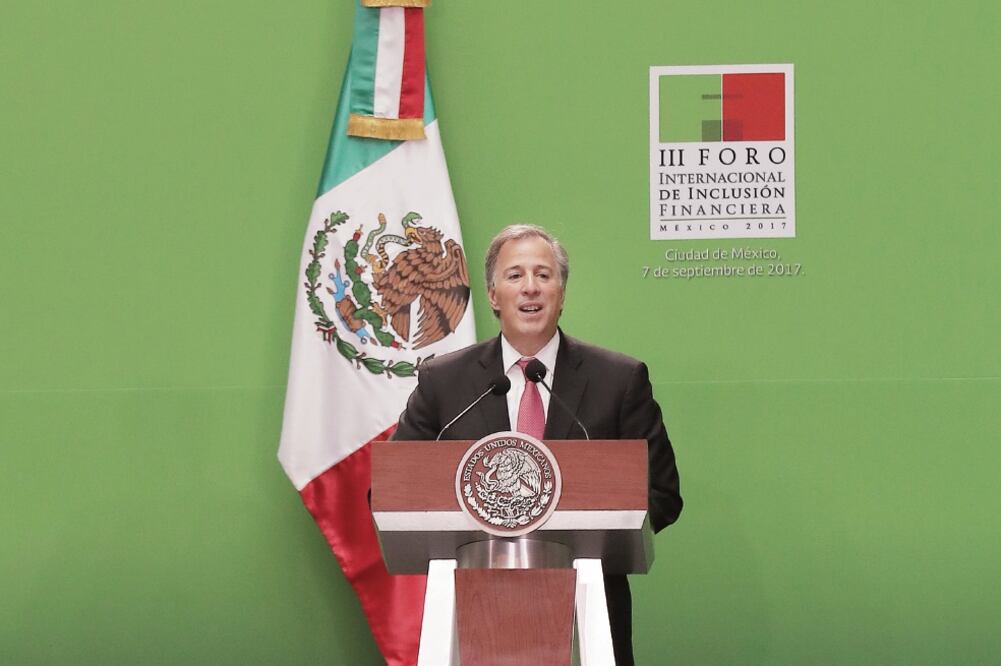 El secretario de Hacienda José Antonio Meade entregará el día de hoy el Paquete Económico 2018 al Congreso de la Unión. (ALEJANDRO ACOSTA. EL UNIVERSAL)