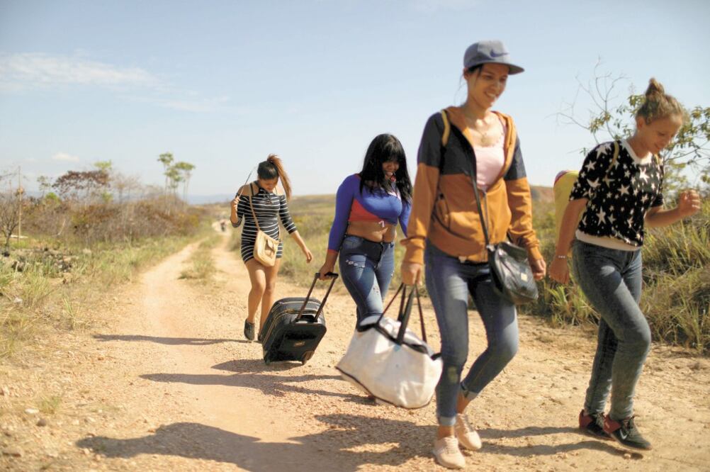 Migrantes de Venezuela, en Paracaima, Brasil, el 11 de abril. La ONU dijo que desde enero de 2016 a la fecha 3.3 millones de venezolanos huyeron del país. Foto: PILAR OLIVARES. REUTERS