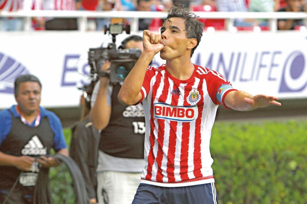 Omar Bravo sigue ampliando su cuenta personal de goleo como el máximo artillero con la camiseta rojiblanca en toda la historia del conjunto tapatío (JORGE BARAJAS. IMAGO7)