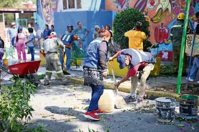 Limpian parque y barranca de la Álvaro Obregón