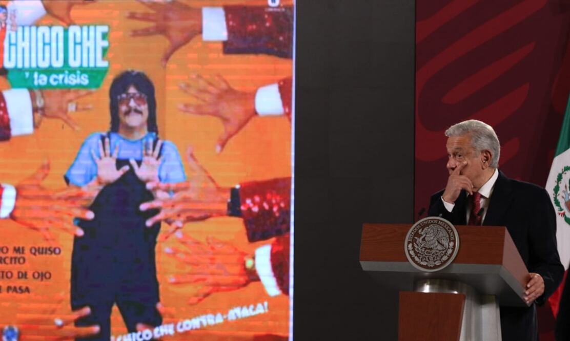 López Obrador proyectó en la conferencia mañanera de este viernes el tema musical “Que no me quiso el Ejército” del cantante Chico Che y aseguró que se siente bien. Foto: Carlos Mejía