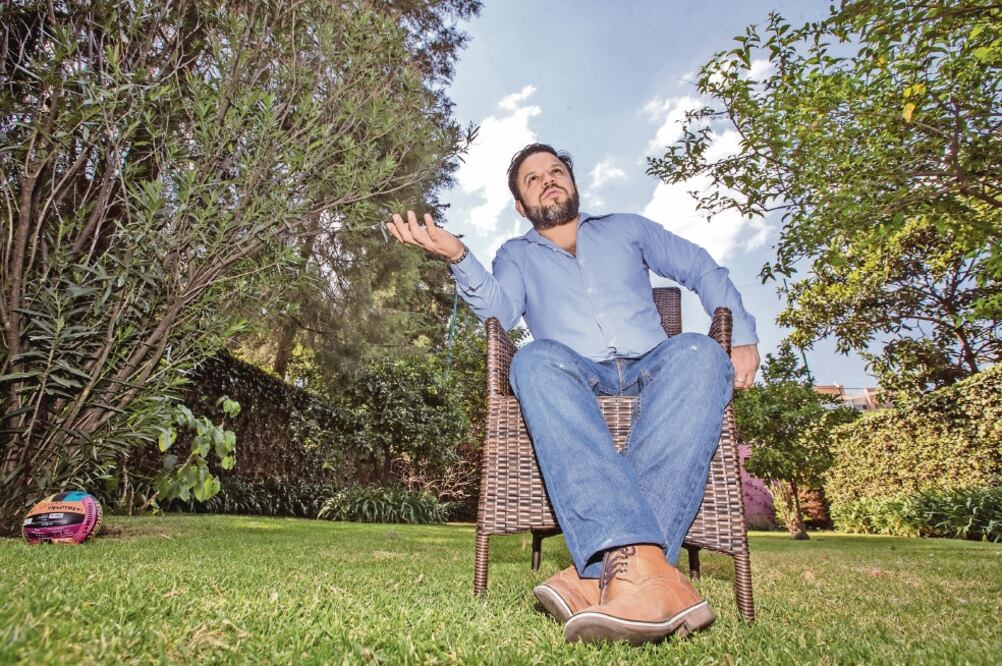 Jesús Romero Colín acusa directamente al sacerdote Carlos López Valdés como el religioso que lo atacó sexualmente durante cinco años. Foto: GERMÁN ESPINOSA. EL UNIVERSAL