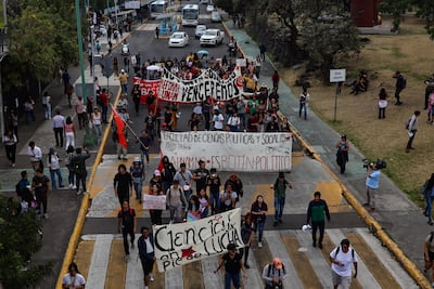 Estudiantes de la UNAM protestan para garantizar entrega de becas Elisa Acuña