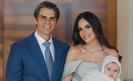 Ximena Navarrete y Juan Carlos Valladares celebran el bautizo de su hijo Santiago
