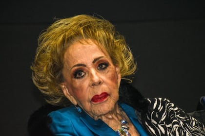 ¡Indignante! Filtran video del banco negándole la pensión a Silvia Pinal