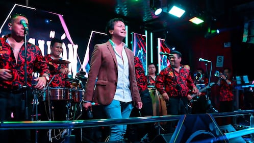 VIDEO: Hombres armados atacan a balazos a grupo de cumbia en pleno concierto